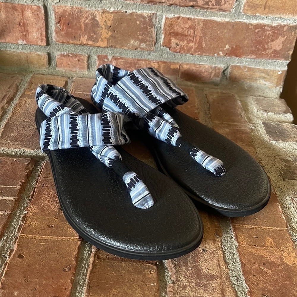 Sanuk Yoga Footbed Sling Sandals Like New!